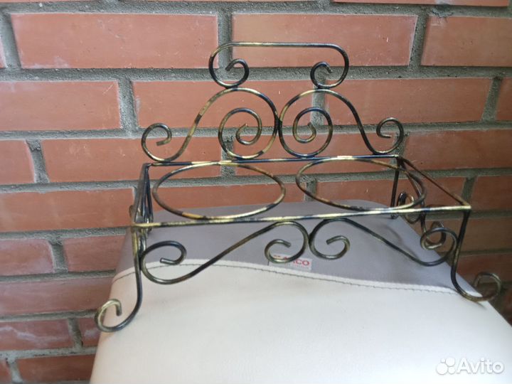 Подставка для мисочек для животных