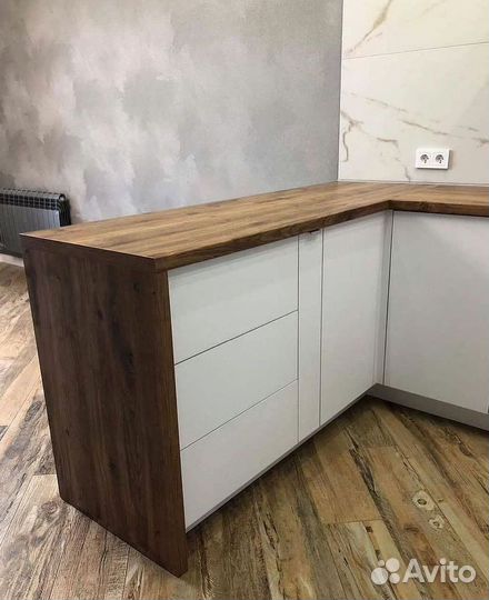 Кухонный гарнитур в стиле хай тек