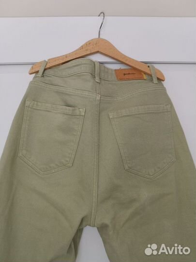 Джинсы stradivarius mom slim 38/ 28