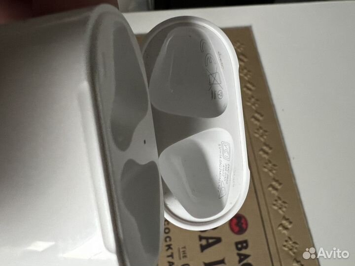 Airpods 2 в кейсе от Airpods 1