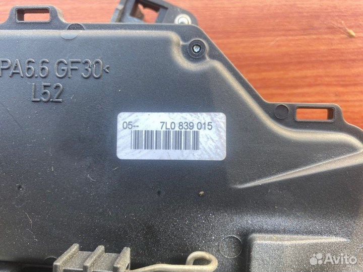 Замок двери задний левый Vw Touran minivan BSE