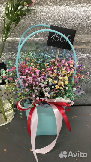 Букет из радужной гипсофилы в коробке