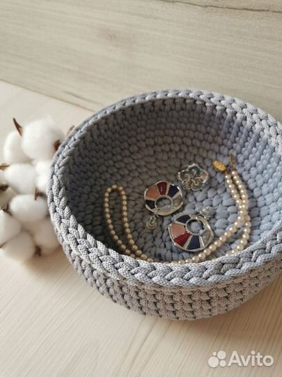 Вязаные корзинки, шкатулки