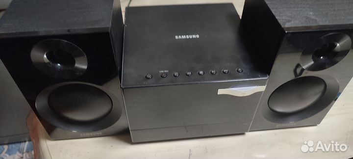 Музыкальный центр samsung mm-e320d
