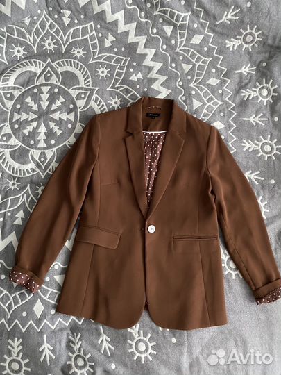 Одежда женская (куртка, пиджак, юбка)