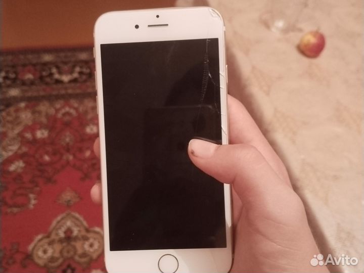 Телефон iPhone 6s