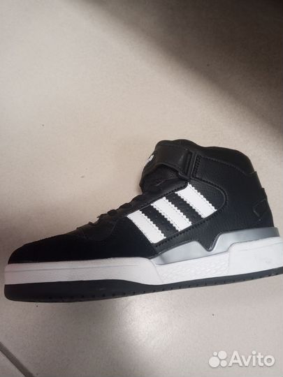 Кроссовки adidas