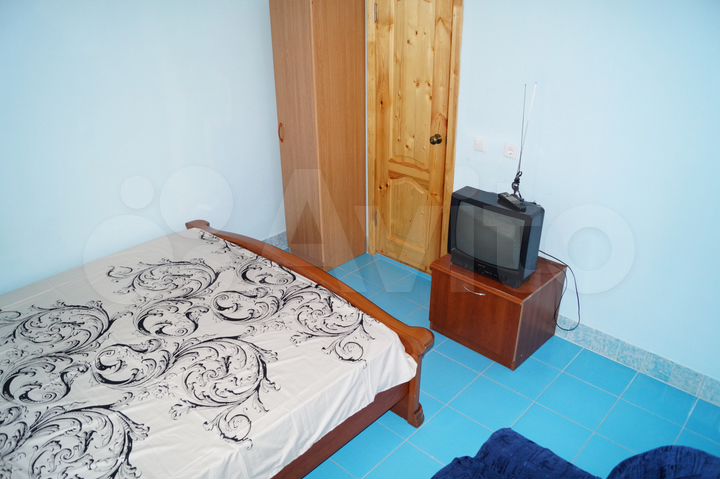 Комната 28 м² в 1-к., 1/2 эт.