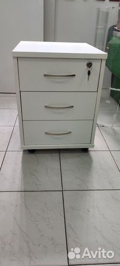 Тумба мобильная на колесиках
