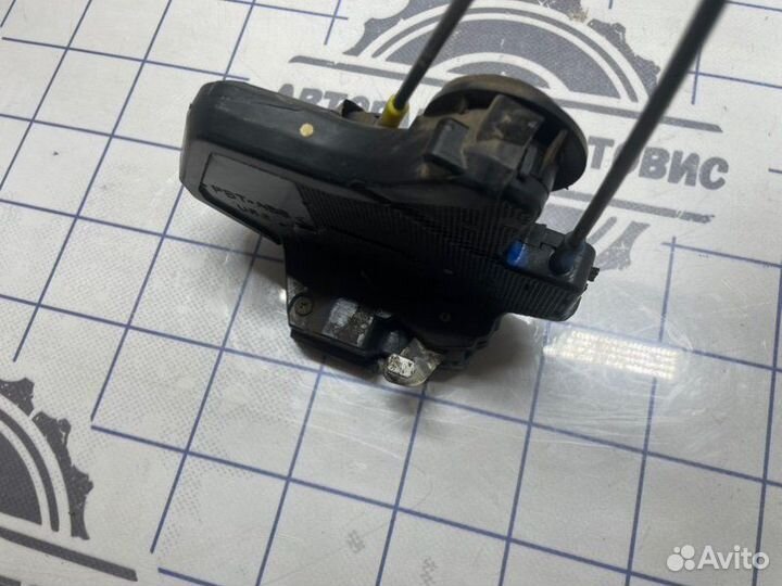 Замок боковой двери задний правый Toyota Corolla