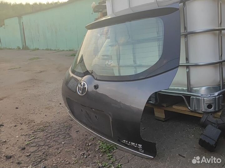 Крышка багажника toyota auris 150