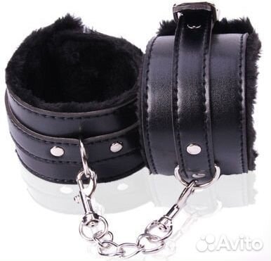 Изысканные кожаные наручники на цепочке