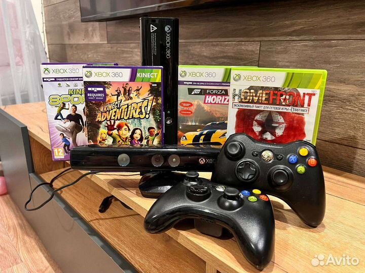 Xbox 360 / 512 Гб / Kinect / 2 Джойстика / 4 игры