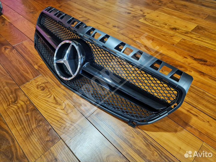 Решетка радиатора Mercedes A45 AMG W176
