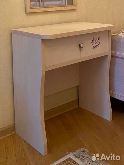 Тумбочка