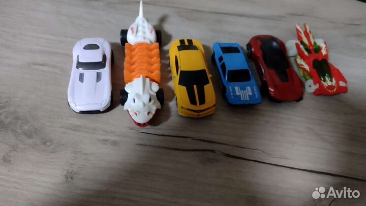 Машинки для трассы Hotwheels