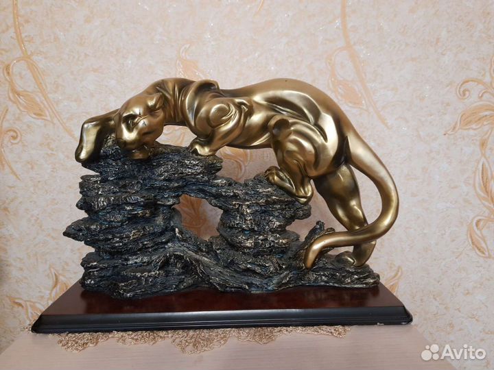 Скульптура пантера