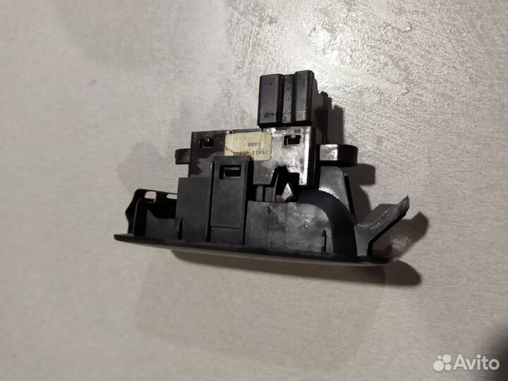 Кнопка стеклоподъемника Nissan Qashqai 2008г