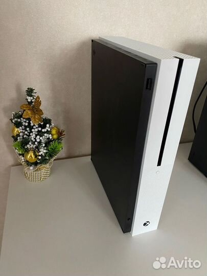 Xbox One S 1тб
