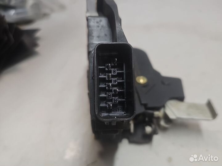 Замок двери задней левой Ford Focus 2 2005-2011