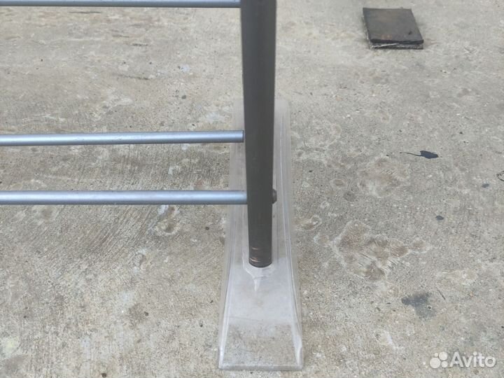 Стойки или полки под диски cd и dvd