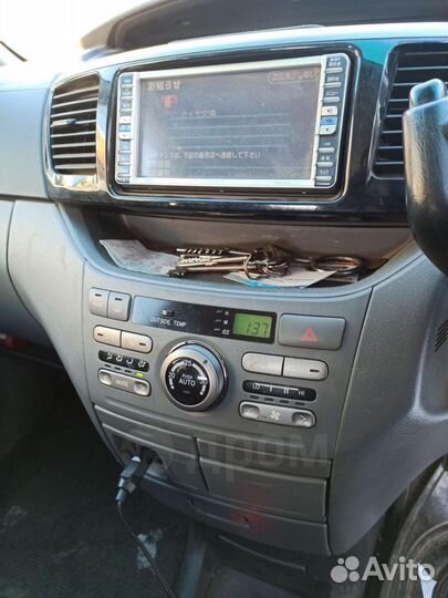 Toyota Voxy 2.0 AT, 2006, 125 000 км