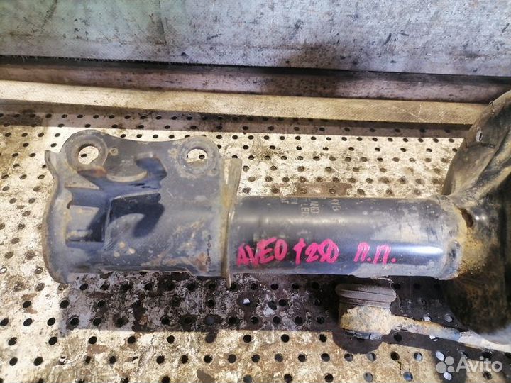 Стойка передняя правая Chevrolet Aveo т250