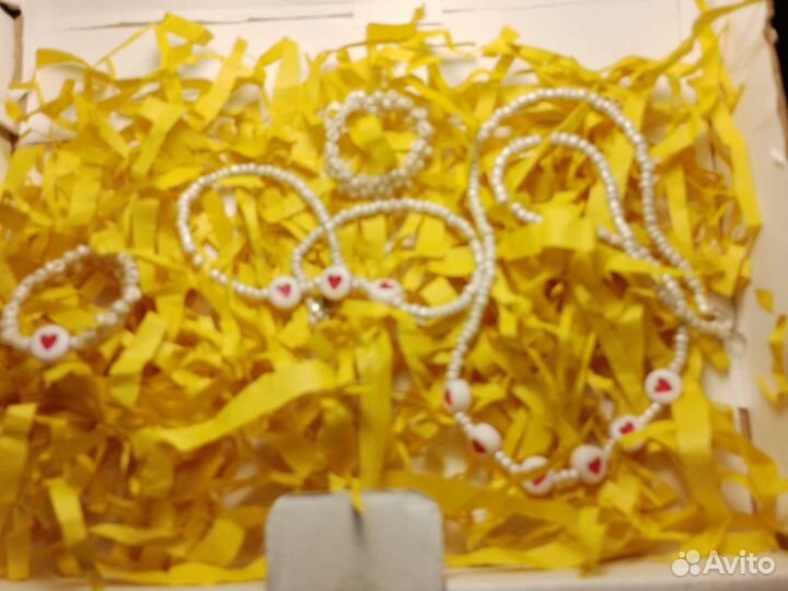 Набор украшений из бисера ручной работы