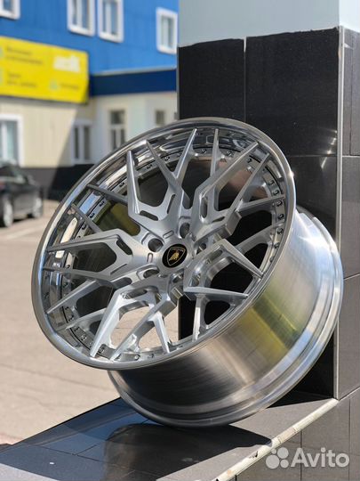 Кованые диски GT Forged R23 на Lamborghini Urus