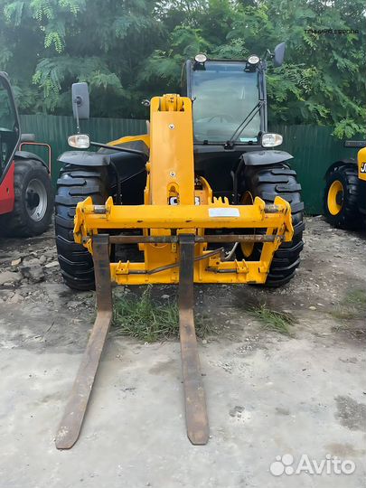 Телескопический погрузчик JCB 541-70, 2012