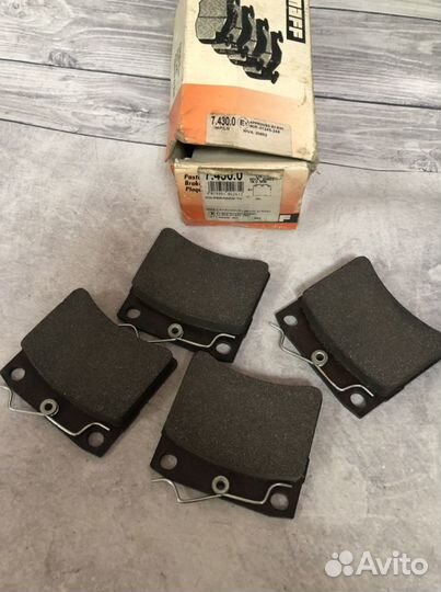 Колодки тормозные дисковые передние, комплект Volk