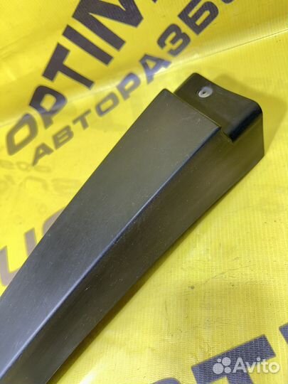 Накладка центральной стойки правая Renault Megane