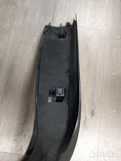 Обшивка двери багажника задняя правая Mercedes Gl