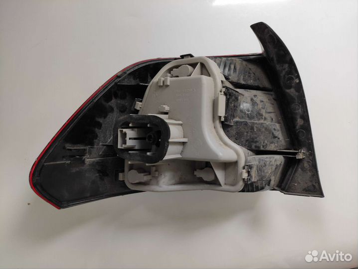 Задний фонарь б/у клееный на VV Polo sedan 2013 г