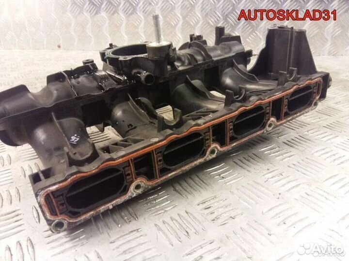 Коллектор впускной Audi A4 B7 2.0 BUL 06F133201N