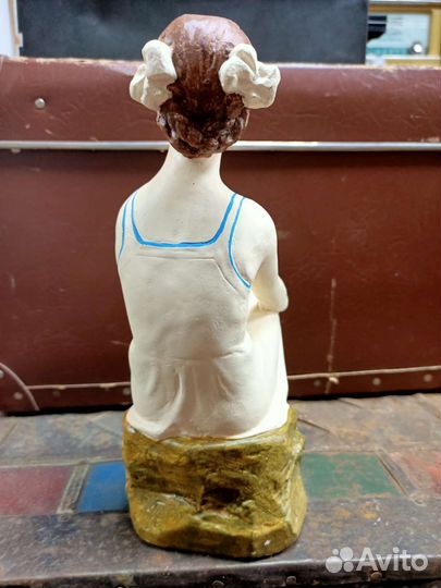 Статуэтка Девушка с книгой СССР 1950-е