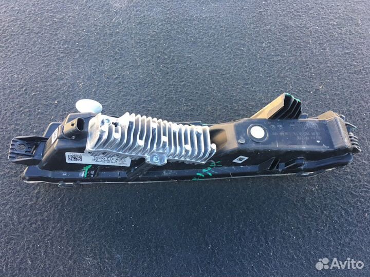 Фара противотуманная битая левая Range Rover 2021