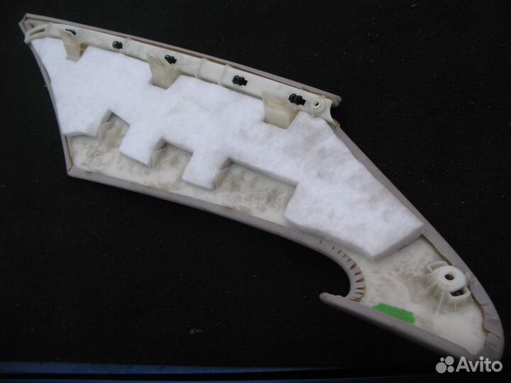 Обшивка стойки задняя правая Мерседес В221