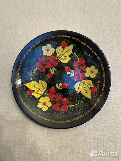 Набор новой столовой посуды хохлома+столик