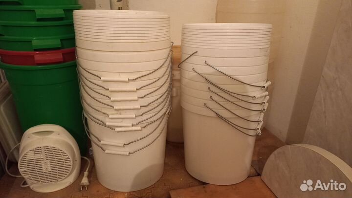 Ведро пластиковое с крышкой 20 литров