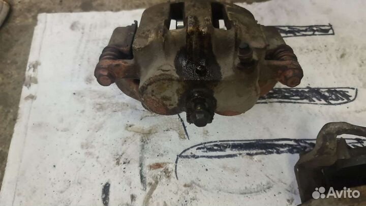 Тормозные супорта нисан сканлайн R33 R34