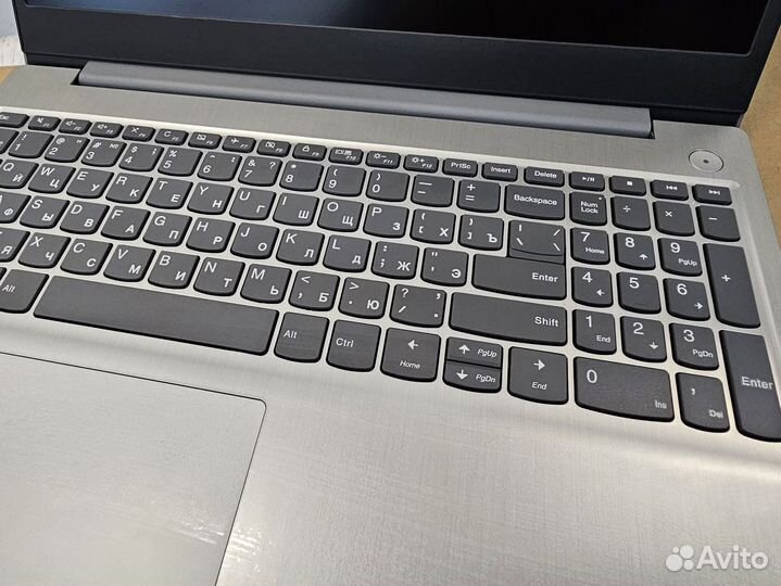Новый ноутбук Lenovo 15.6 IPS\4 ядра\8+256