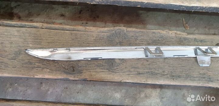 Молдинг решетки радиатора Mercedes C (W205) 14-18