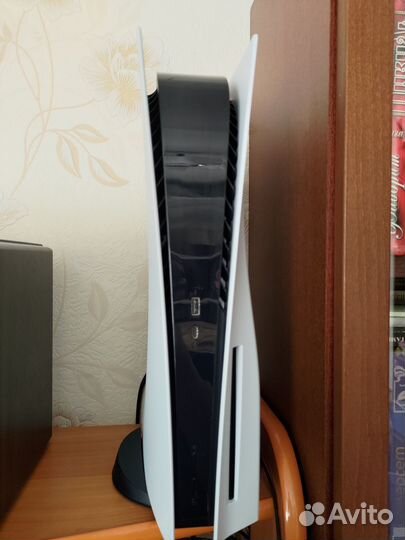 Sony Playstation 5 (CFI-1200A) + зарядная станция