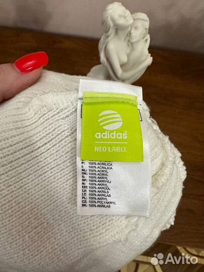 Шапка Adidas Neo с помпоном