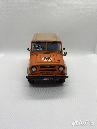 Готовая модель автомобиля УАЗ 469 1:35 Zvezda