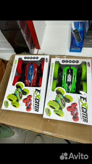 Игрушечная машина с пультом