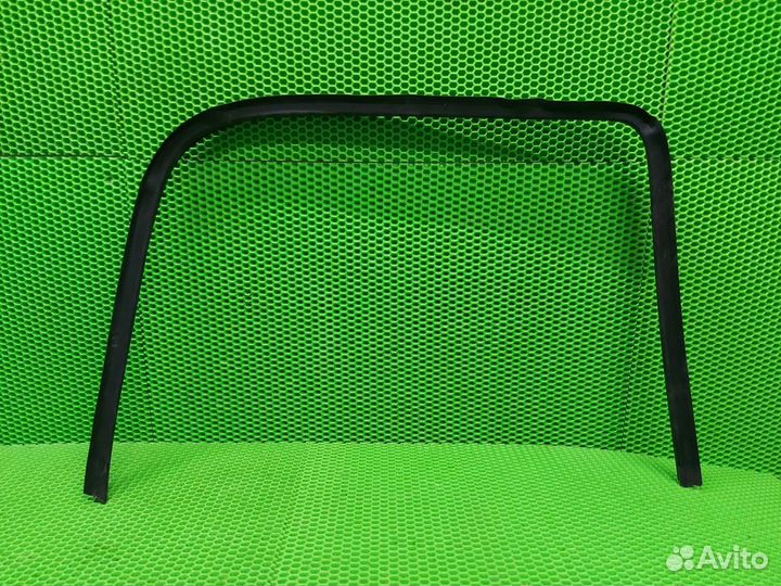 Уплотнитель стекла двери задний левый Chevrolet