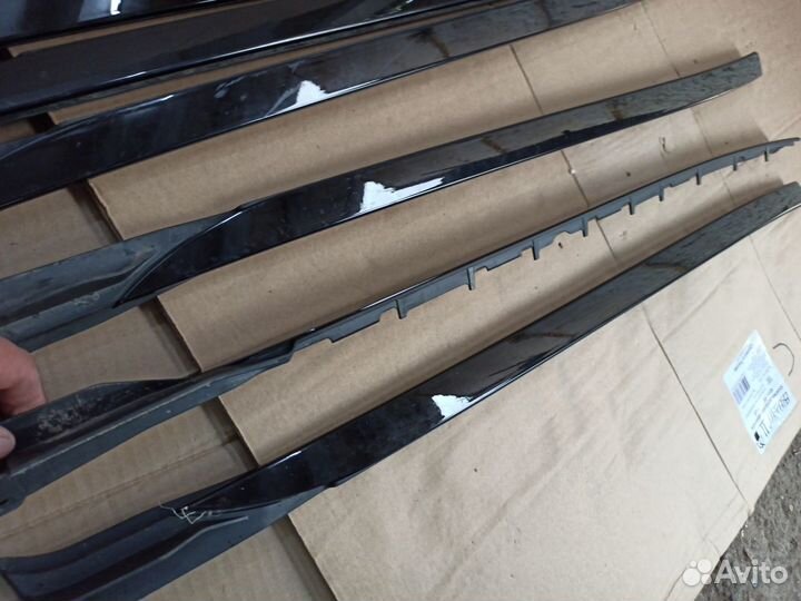 Водосток лобового стекла левый BMW X7 G07