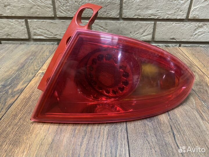 Seat Leon (1P1) Фонарь задний наружный правый